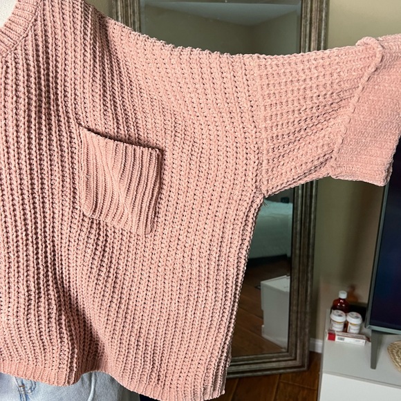 Sweaters - Picture 4 of 4